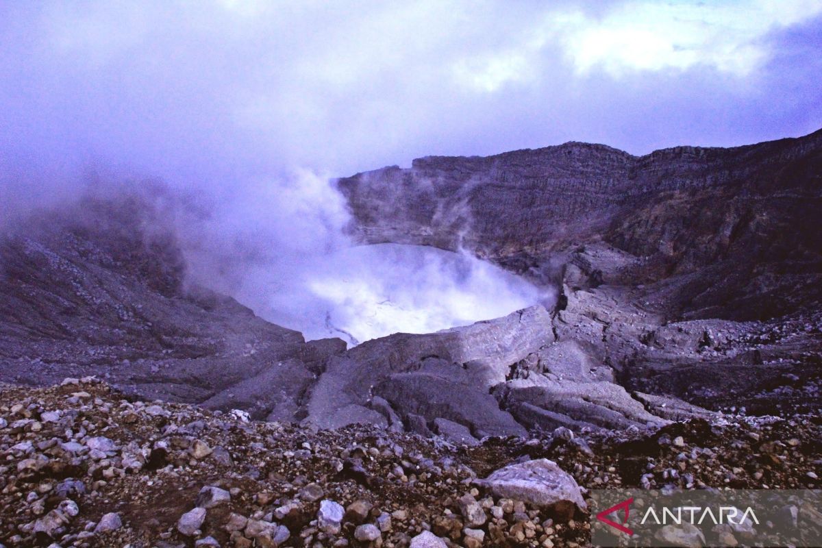 Mount Dempo erupts without warning, residents urged to stay clear