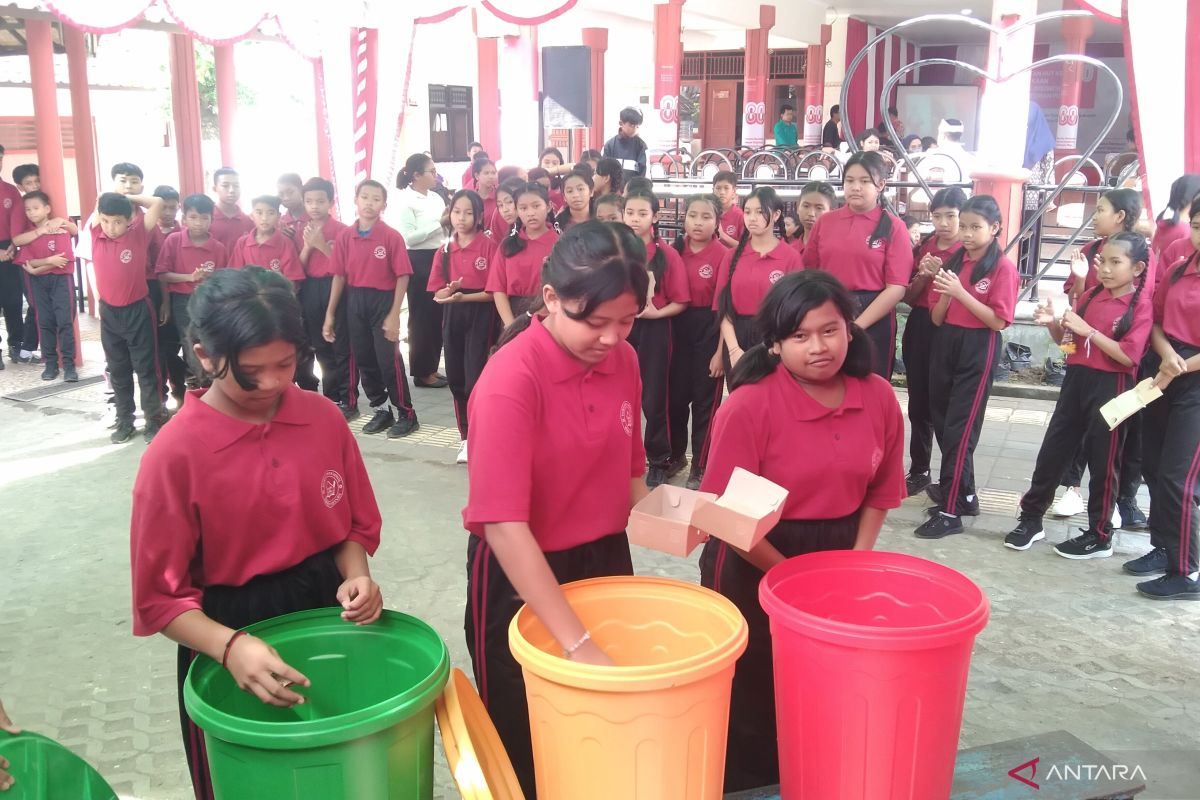 Ministry promotes waste-sorting awareness at Bali's Sekolah Rakyat