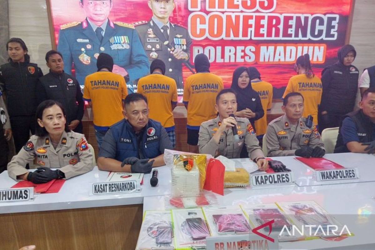 Polres Madiun ungkap jaringan pengedar narkoba dan amankan 1 kg sabu