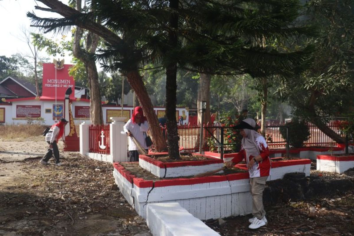Pemkab HSS bakti sosial di makam pahlawan sambut HUT kemerdekaan