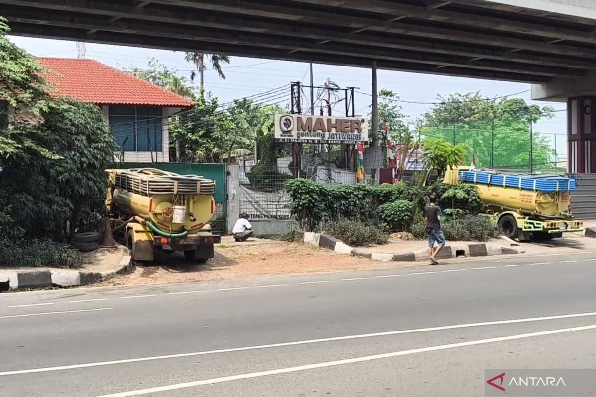 DKI selidiki dugaan tiga truk buang muatan ke saluran air DI Panjaitan