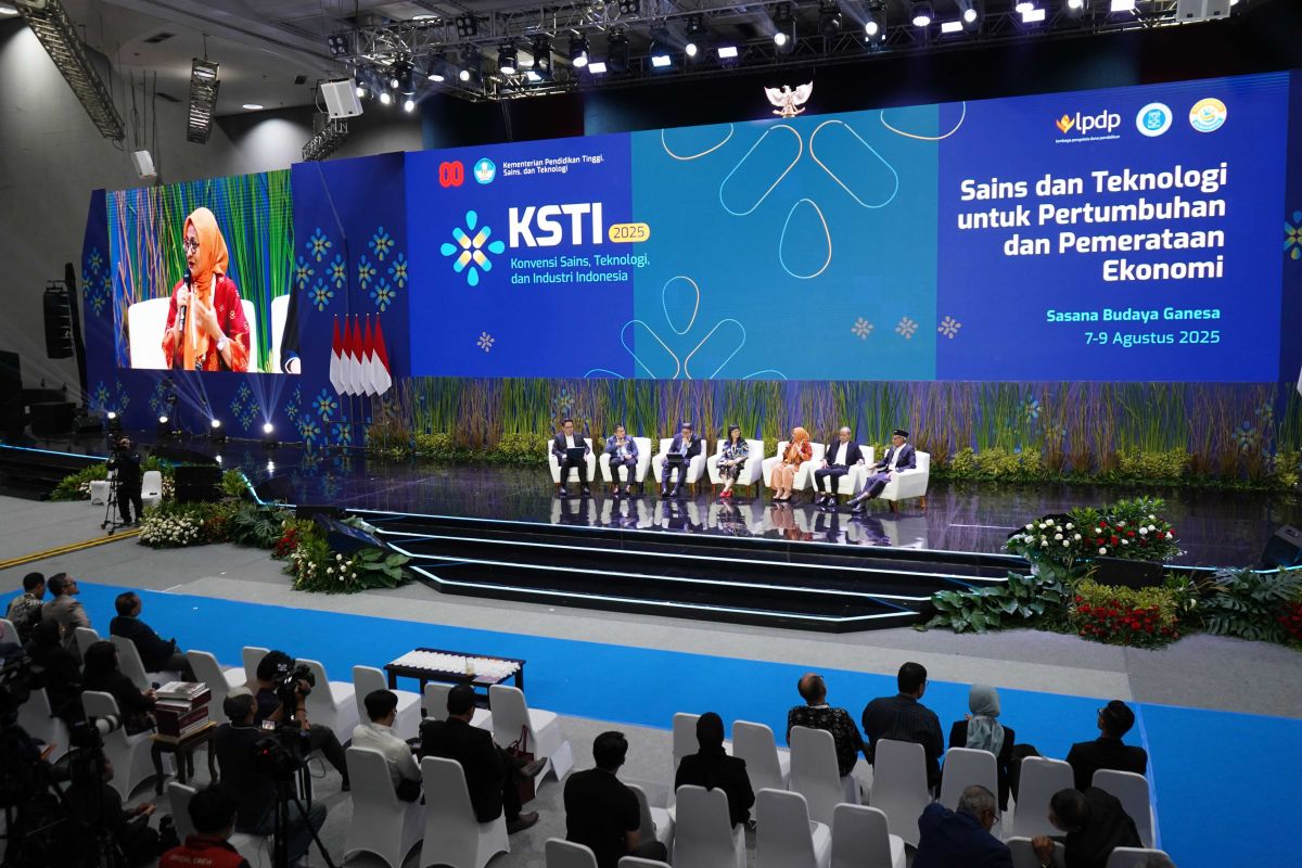 Telkomsel ikut serta pada ajang KSTI Indonesia di ITB