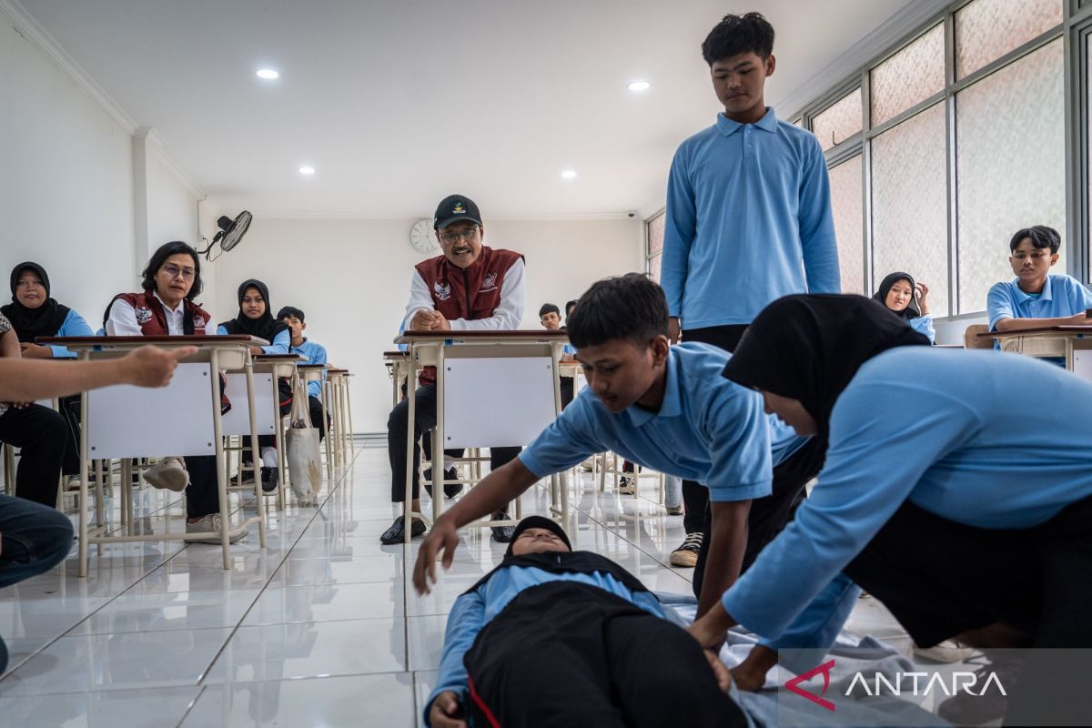 Indonesia to give 15,000 laptops to Sekolah Rakyat students