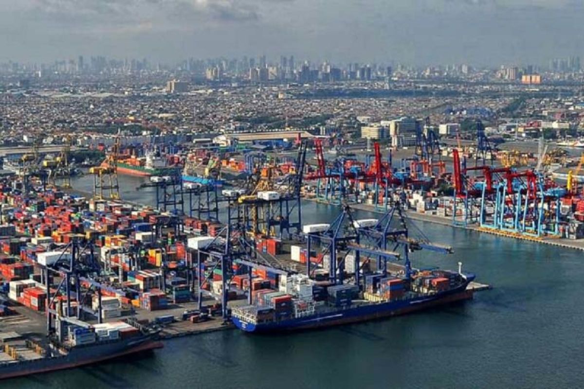 Pelindo: Arus peti kemas capai 9,3 juta tingkatkan ekonomi Indonesia