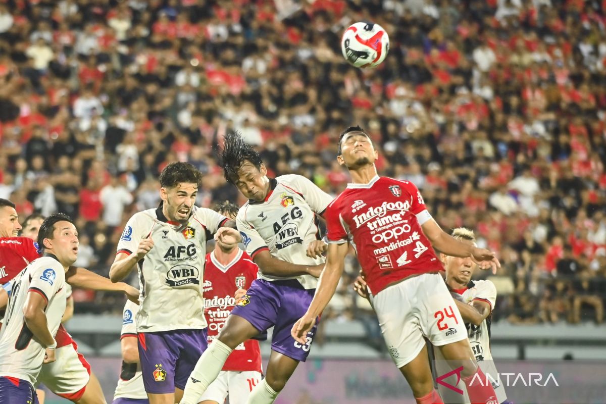 Persik Kediri jamu Madura United di Gresik