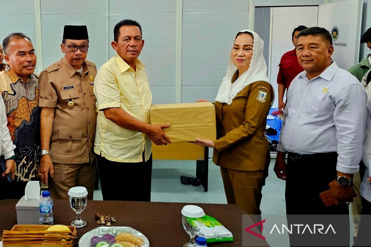 Pemprov Kepri beri bantuan alat tes bahan pangan mentah ke Pemkab Natuna
