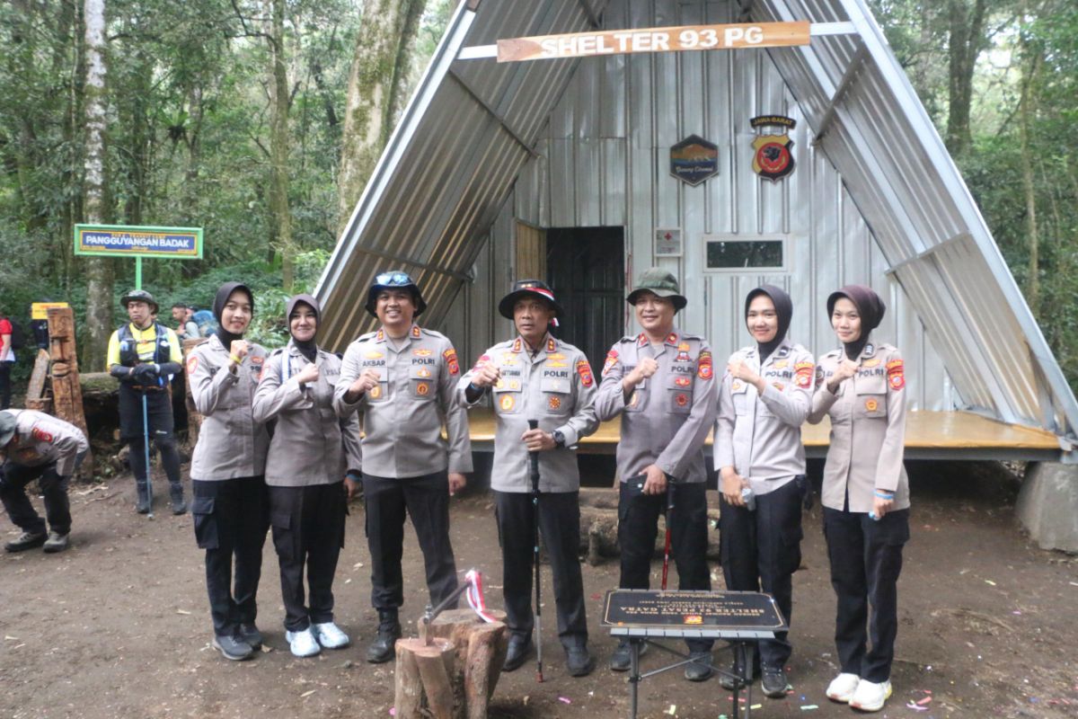 Polda bangun bangun shelter khusus di jalur pendakian Gunung Ciremai