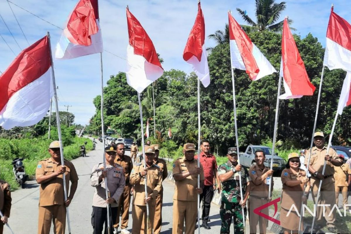 Pemkab Wondama pasang 1.200 bendera meriahkan HUT RI