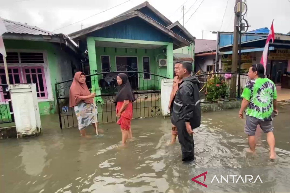 Puluhan rumah di Kota Bengkulu terendam banjir akibat hujan deras