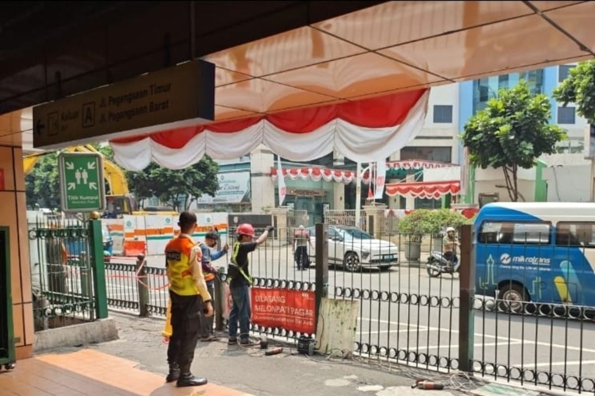 KAI Jakarta tinggikan pagar pedestrian Stasiun Cikini