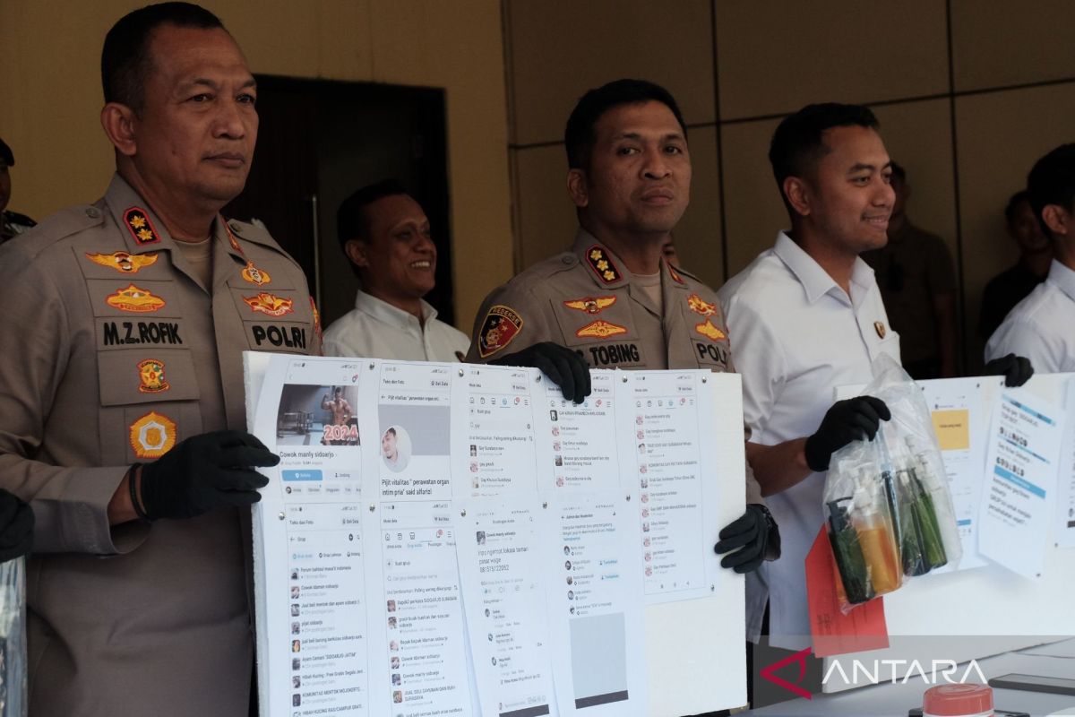 Polisi tangkap tiga orang anggota grup sesama jenis di Sidoarjo
