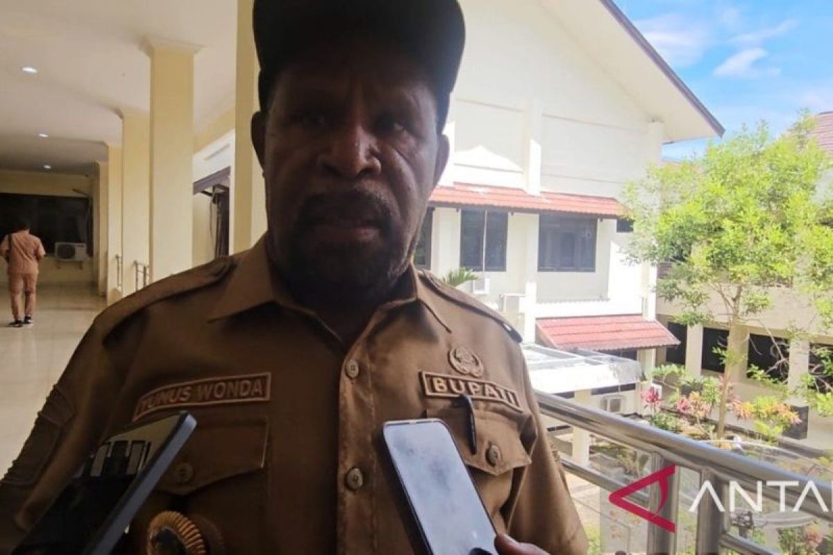 Bupati Jayapura bantah penggunaan namanya lapangan SPMA