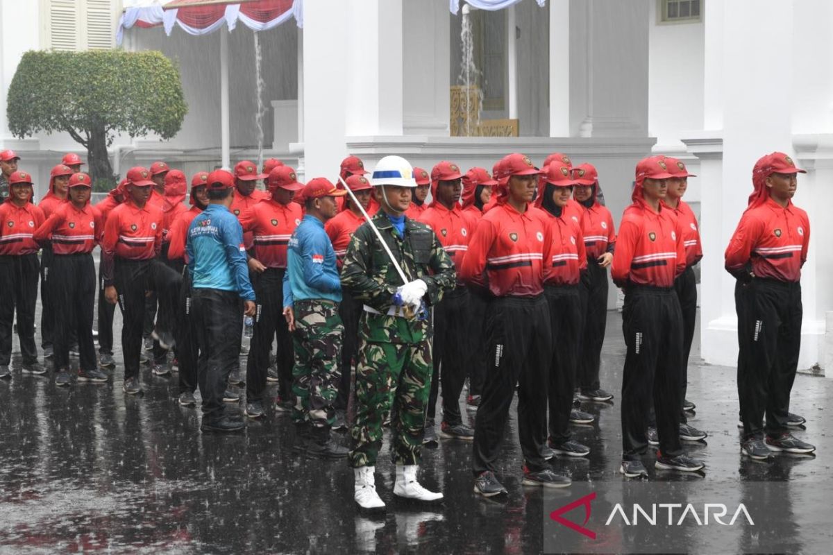 Flag-hoisting troop rehearses for I-Day in heavy rain