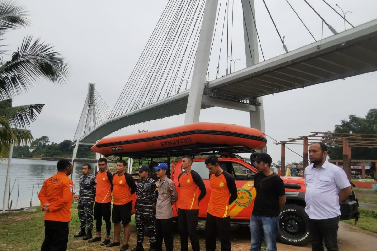 SAR Kepri cari pemuda lompat dari Jembatan Barelang