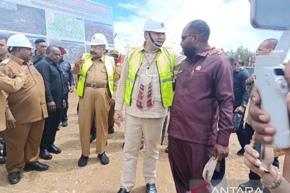 Prabowo tugaskan Maruarar Sirait bangun 2.200 rumah warga Papua Pegunungan