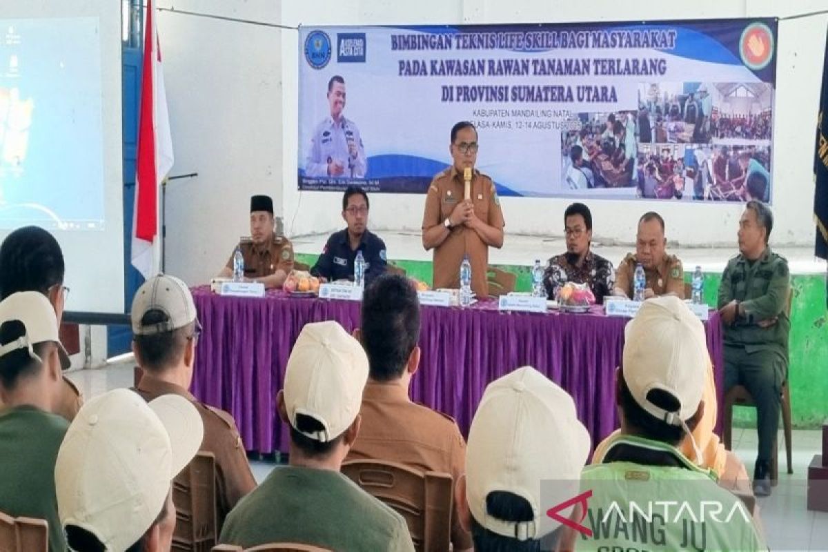 Bersama BNN RI, Sekda tegaskan komitmen Pemkab dalam pemberantasan tanaman terlarang di Mandailing Natal