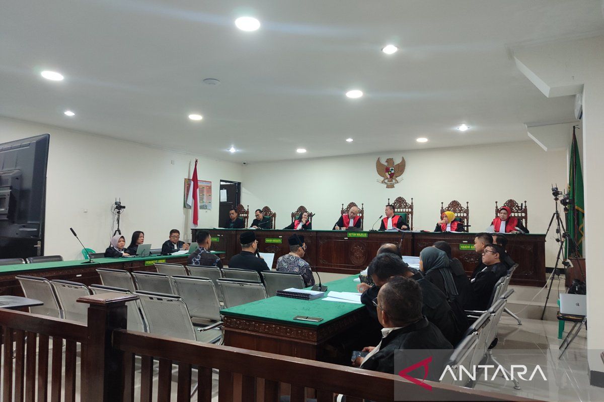 Mantan Gubernur Bengkulu minta dibebaskan dari tuntutan uang pengganti
