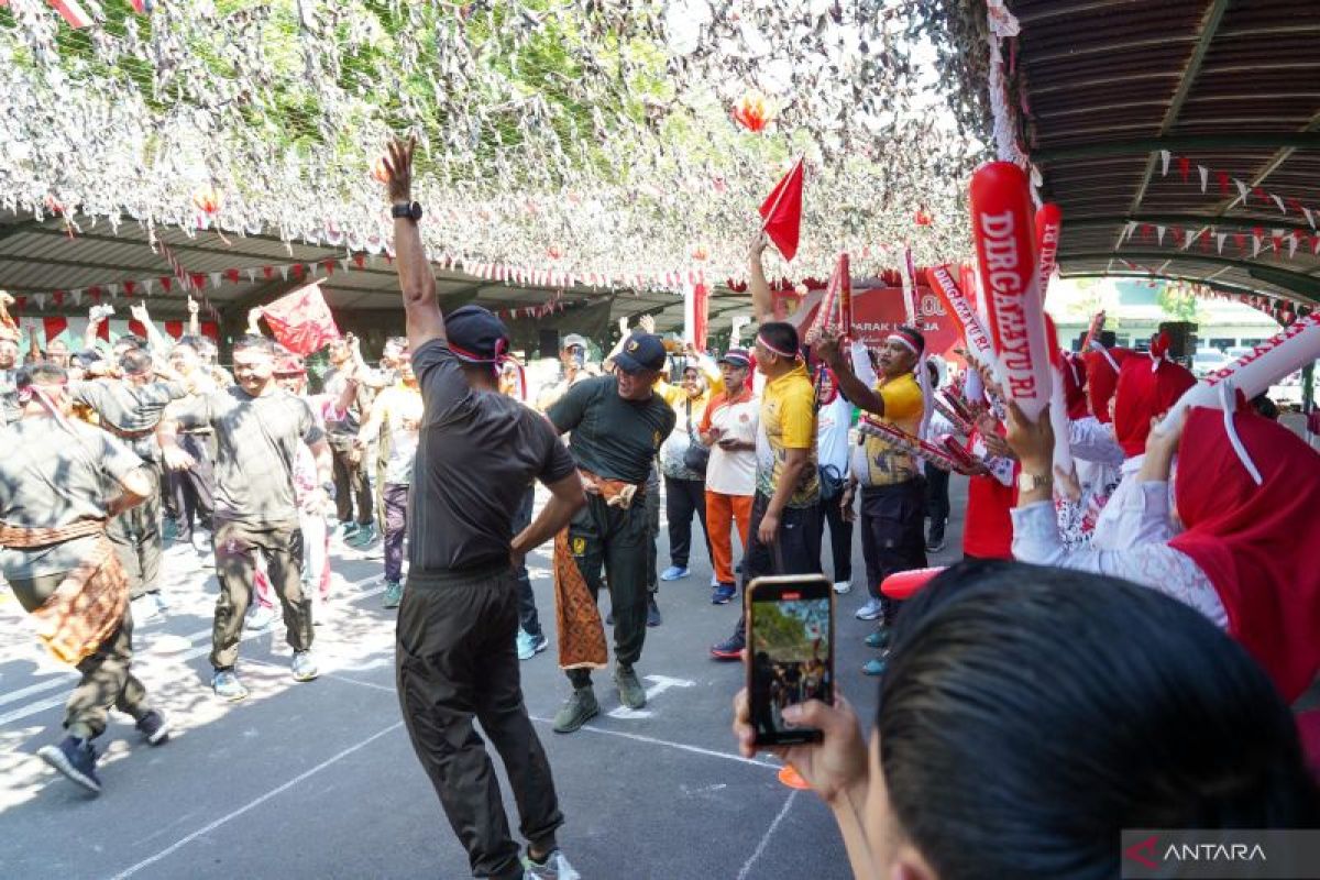 Pangdam Brawijaya bersama prajurit ikuti lomba semarakkan HUT RI