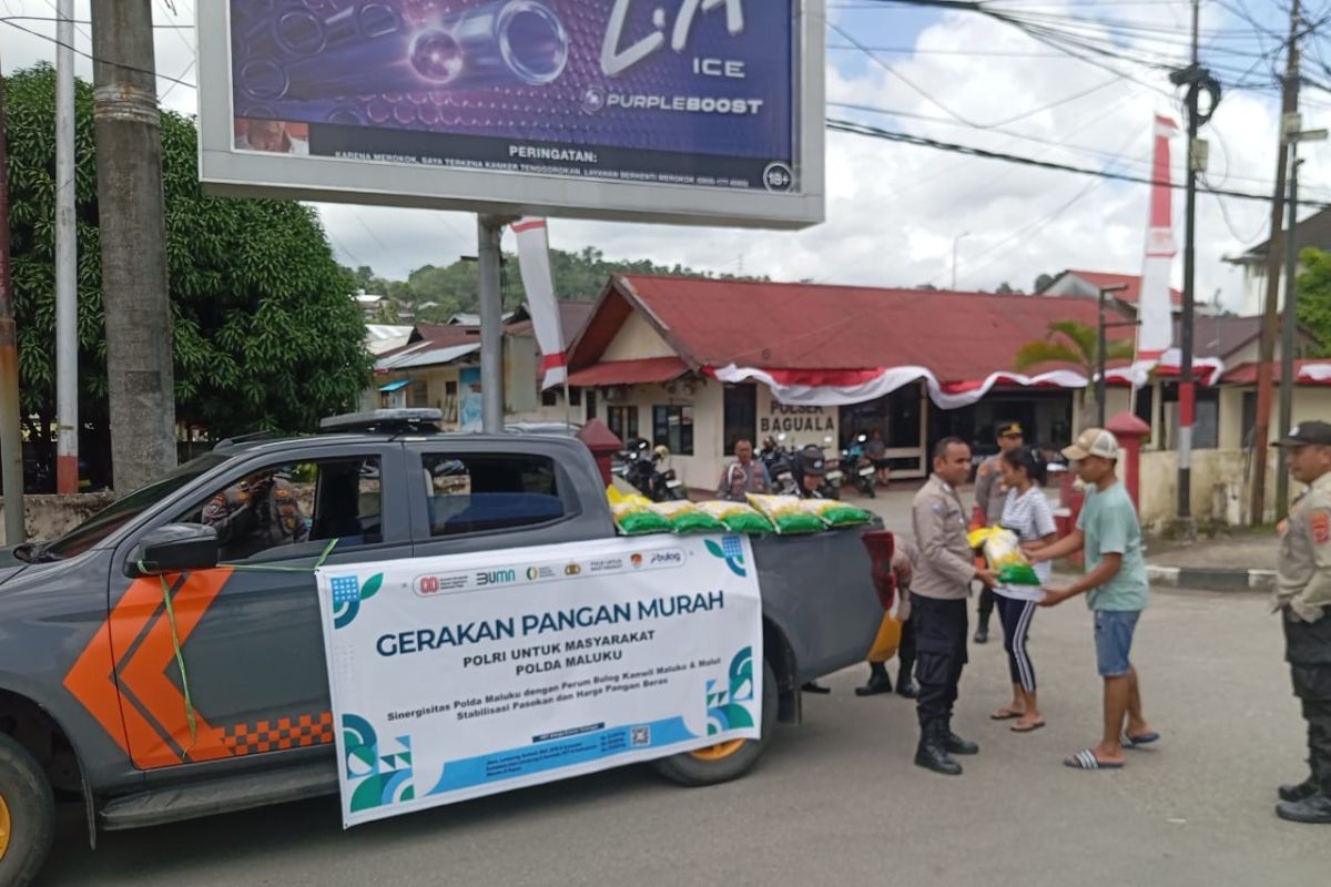 Polda Maluku gelar  pasar murah tiga ton beras SPHP terjual habis