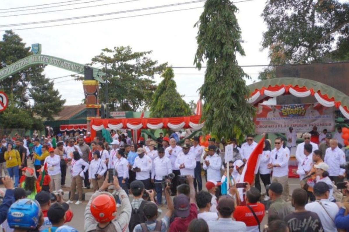 Gubernur Safanpo sebut karnaval bentuk ekspresi warga rayakan kemerdekaan RI