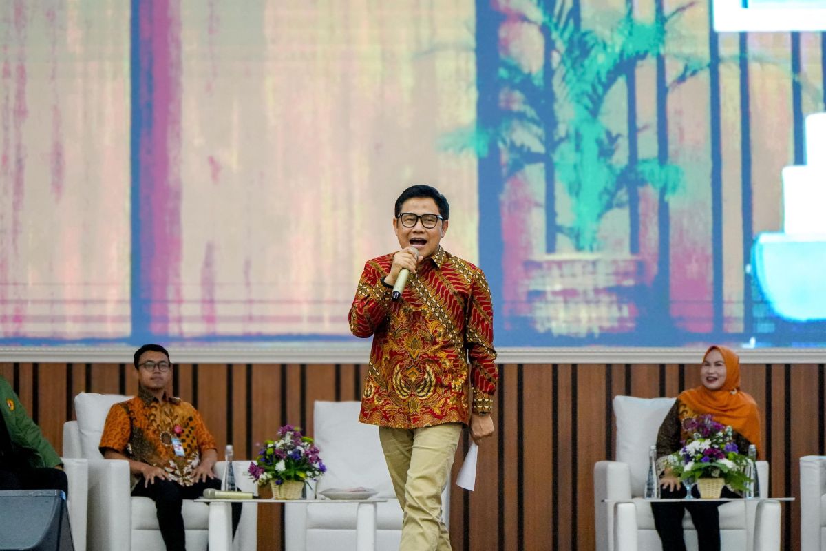 Menko Muhaimin Iskandar minta mahasiswa tak hanya belajar teori