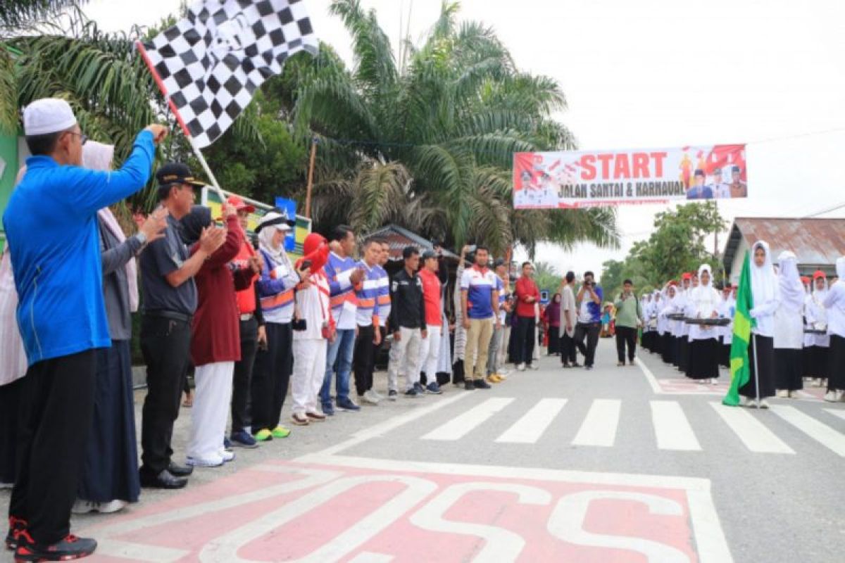 Wabup Kampar lepas jalan sehat dan karnaval Kecamatan Kampar Utara diikuti ribuan peserta