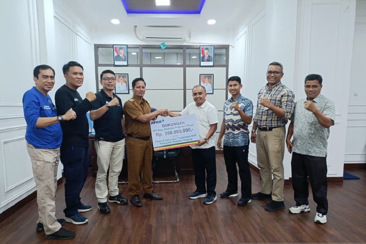 APRIL Dukung Pacu Jalur 2025 dengan Bantuan Lebih dari Rp700 Juta