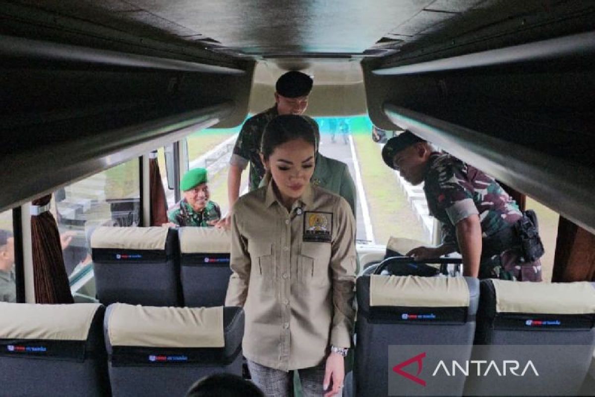 DPR RI Dapil Kalteng serahkan bus ke Batalyon Infanteri 631 Antang