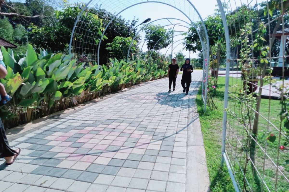 Petugas kebersihan di RTH Pagutan Mataram diusulkan ditambah