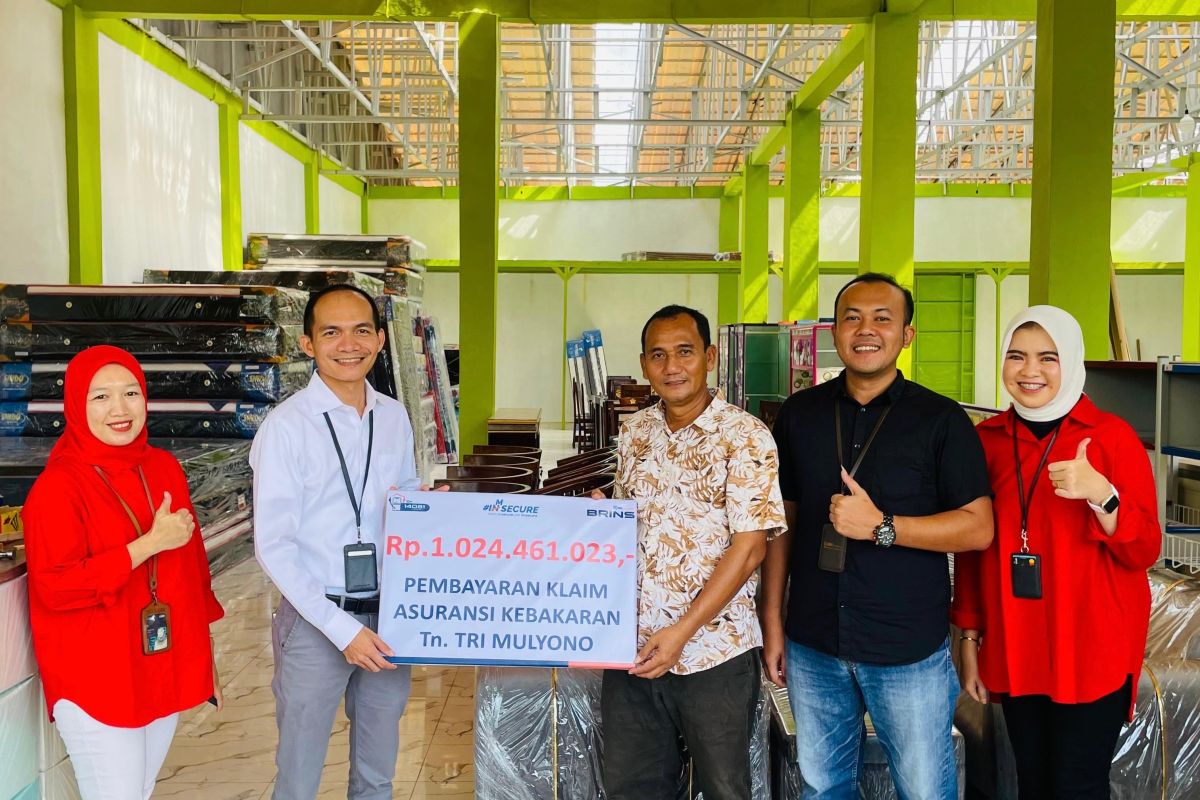 Buktikan kemudahan asuransi, BRINS bayar klaim kebakaran di Bengkulu
