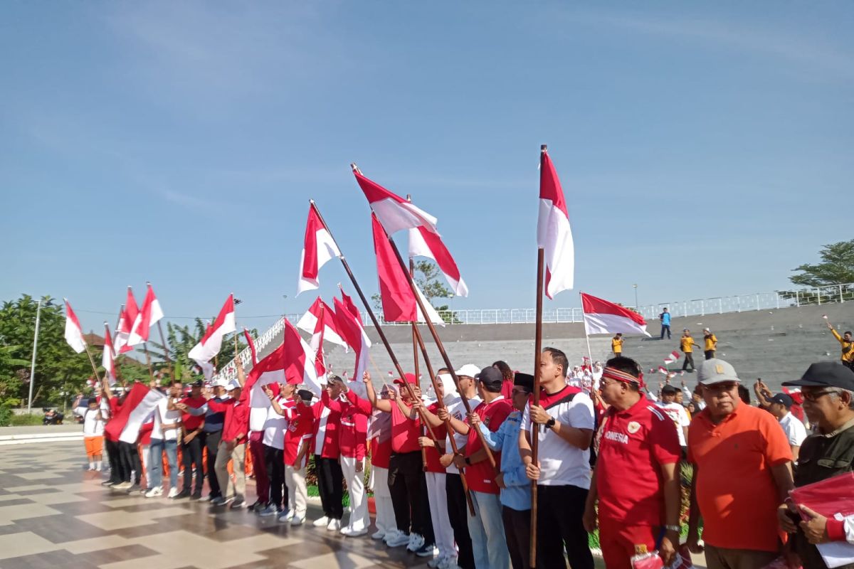 Wali Kota Mataram: Pemutaran lagu kebangsaan di lampu merah untuk cinta NKRI