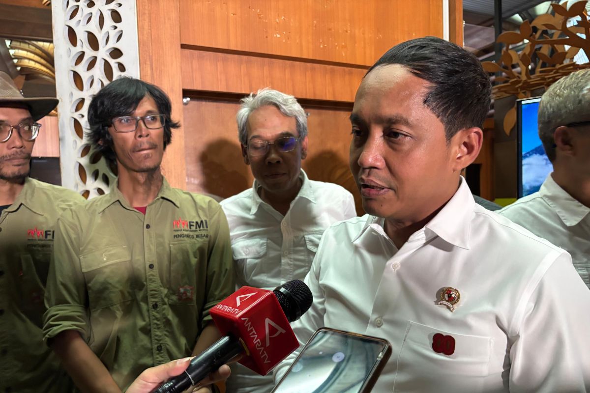 Indonesia rolls out new mountain climbing rules, Rinjani first