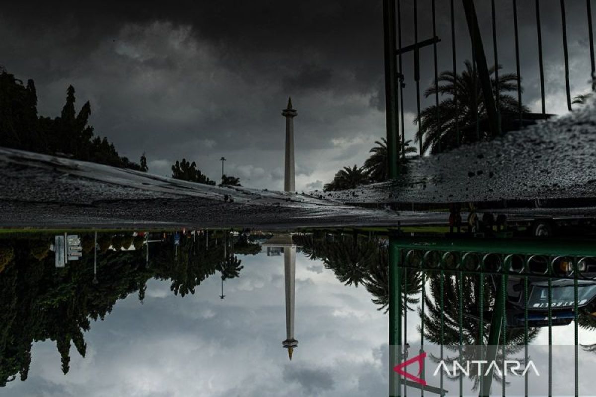 BMKG prakirakan hampir seluruh Jakarta hujan ringan pada Rabu malam