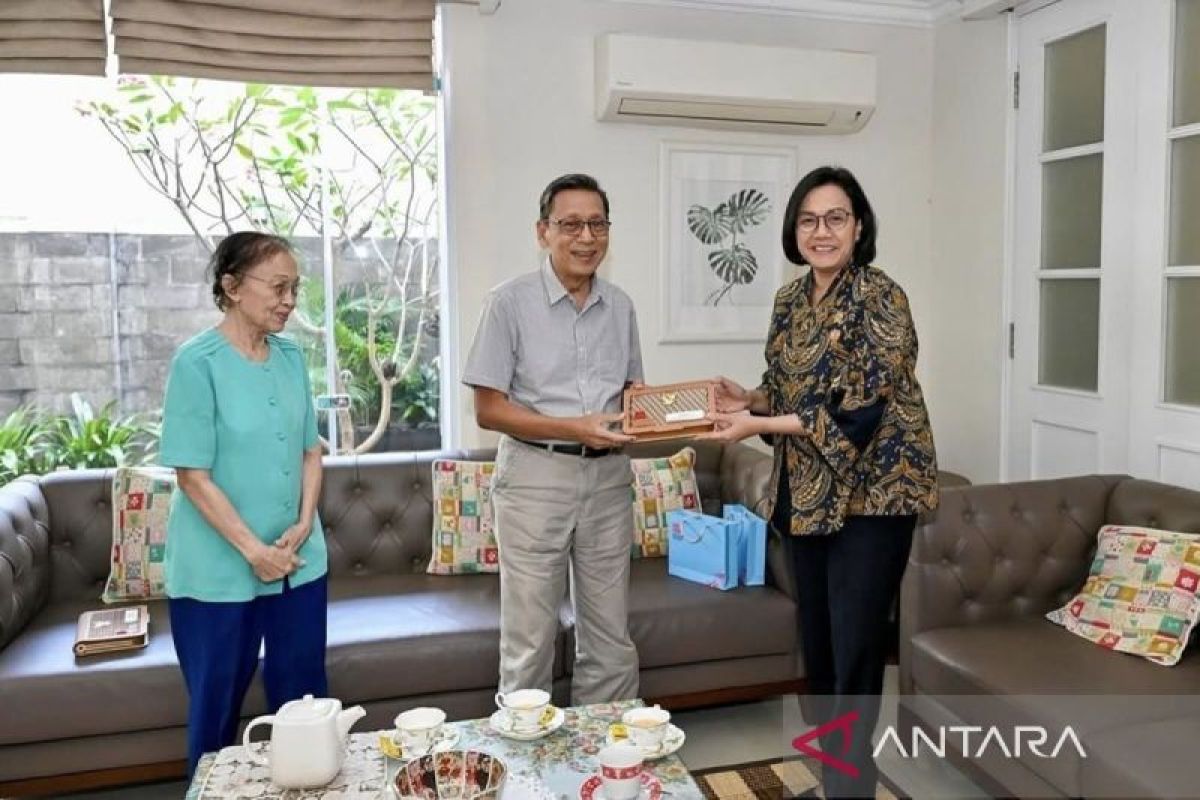 Prabowo utus Sri Mulyani antar undangan HUT RI ke Boediono