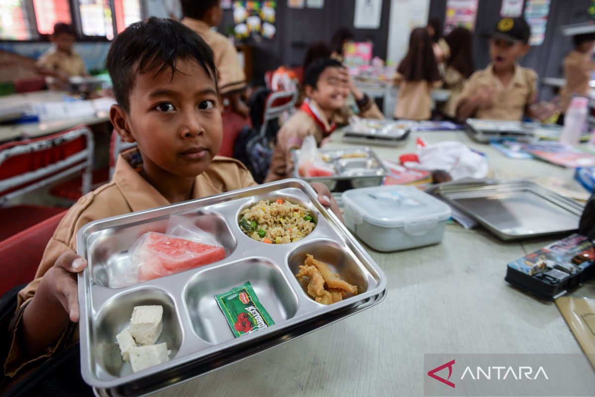Kemarin, anggaran MBG Rp300 triliun hingga HET beras baru
