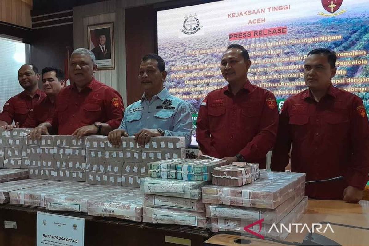 Kejati Aceh tahan tiga tersangka korupsi peremajaan sawit Aceh Jaya