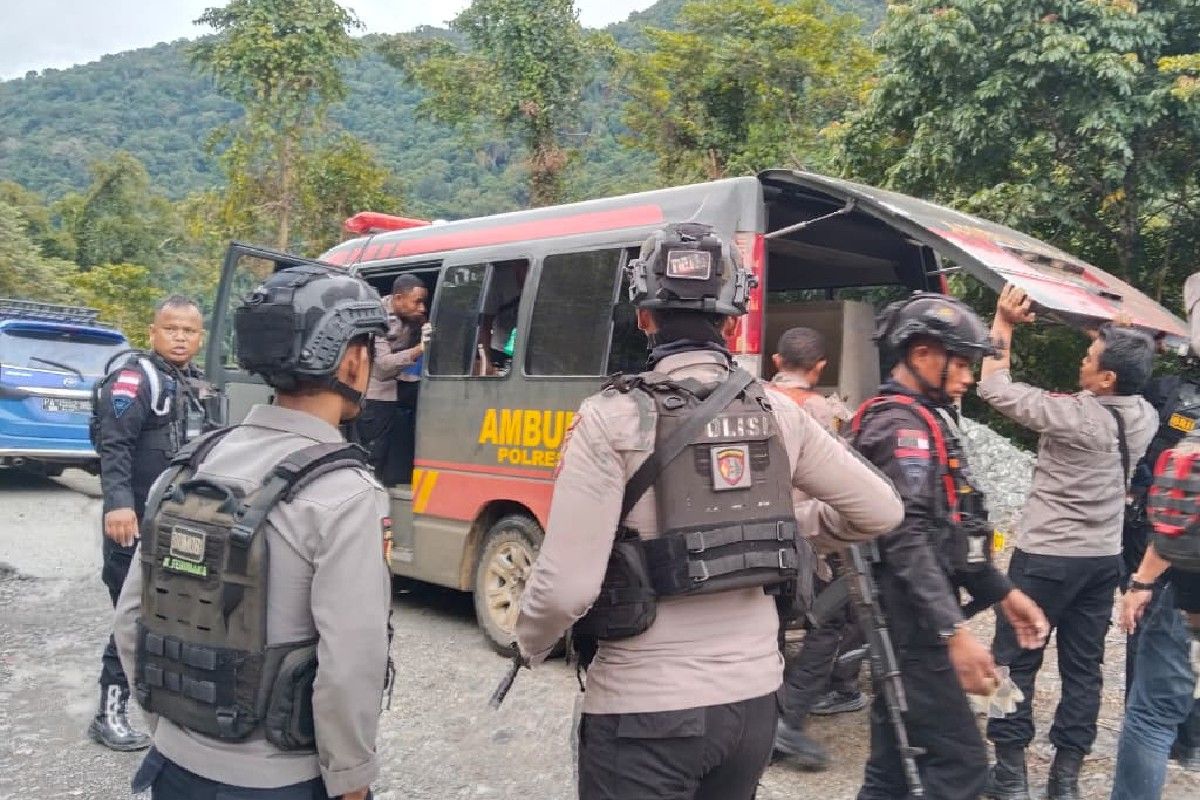 Jenazah Brigpol Arif korban KKB dimakamkan di Pangkal Pinang