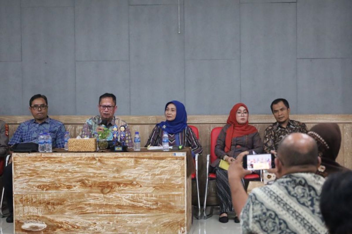 Menteri Nusron Antar Undangan Upacara Peringatan HUT 80 Tahun Kemerdekaan RI untuk Wapres ke-13 K.H. Ma'ruf Amin