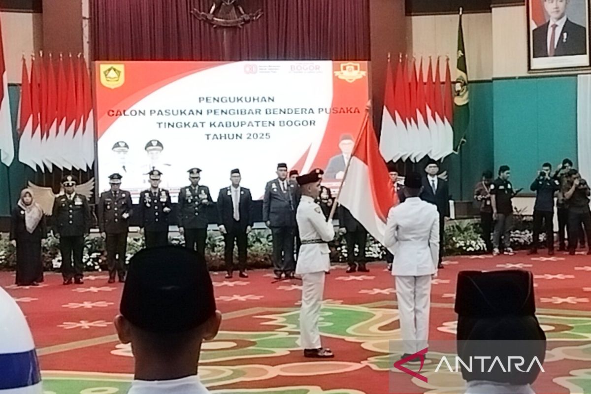 Bupati Bogor kukuhkan 60 anggota Paskibraka jelang HUT ke-80 RI