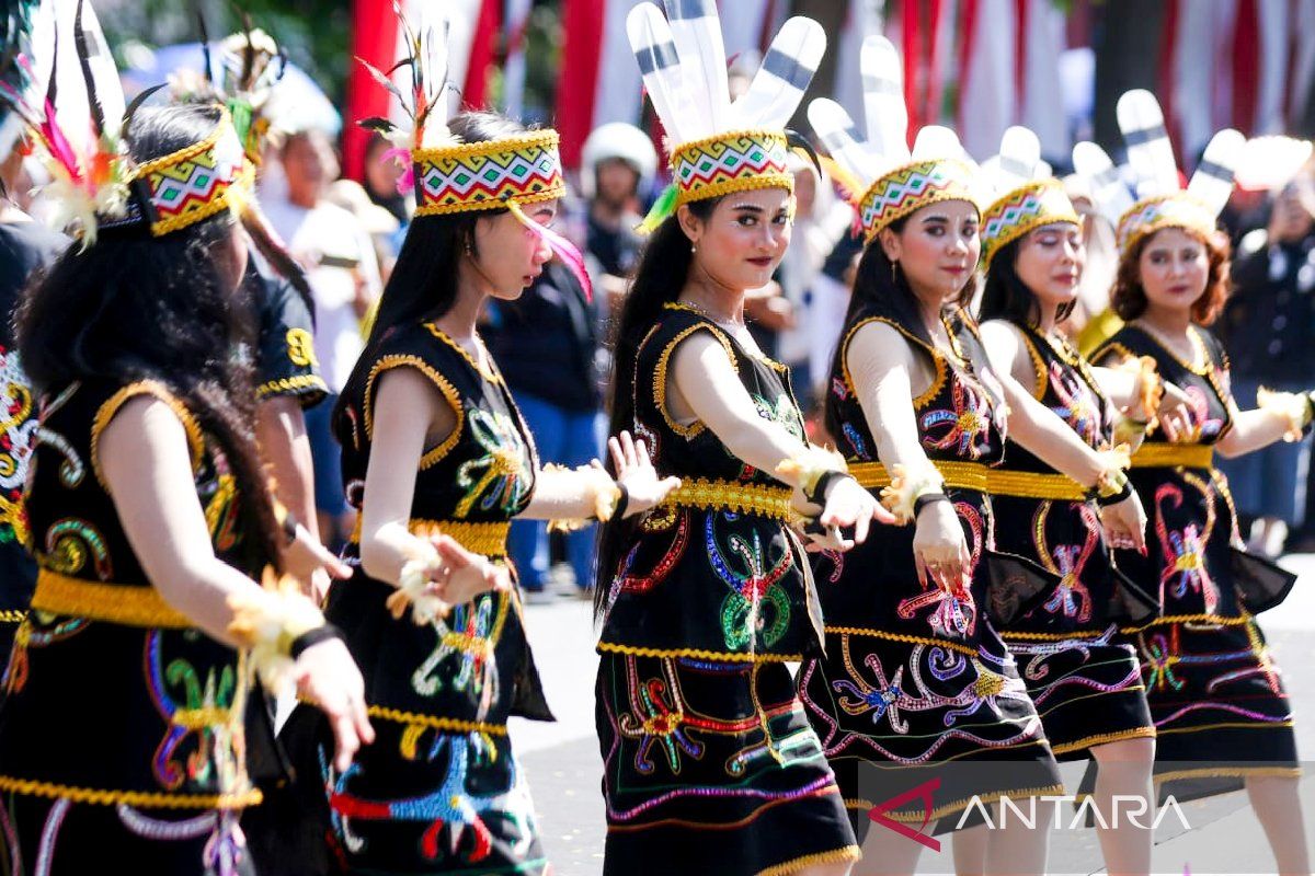 Banyuwangi tumbuhkan rasa cinta tanah air lewat karnaval kebangsaan