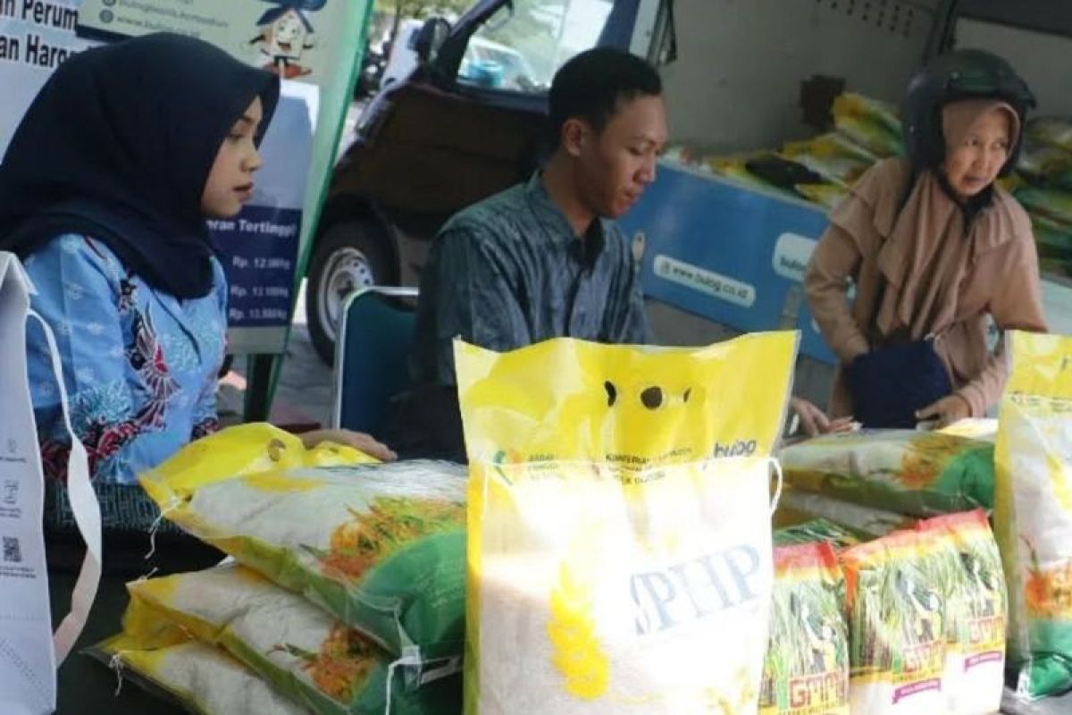 Bulog salurkan 410 ton beras SPHP untuk GPM di Madiun