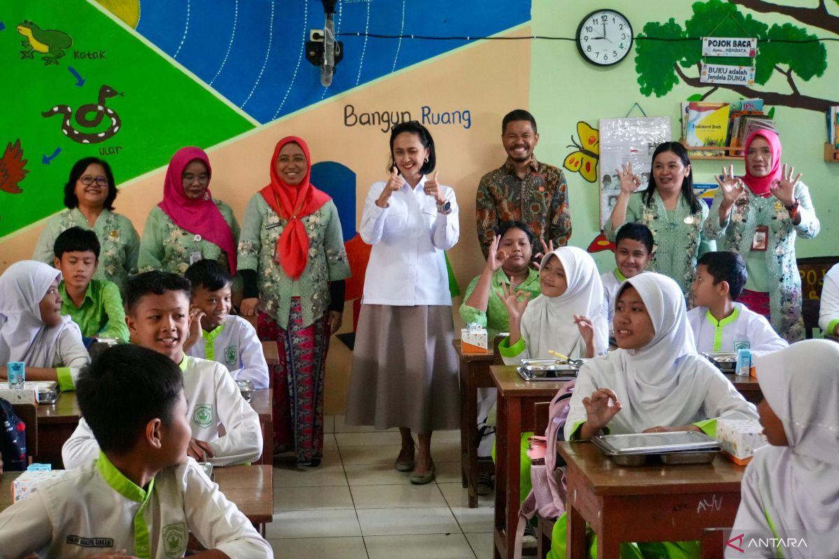 P2MI Deputy Minister inspects Free Nutritious Meals program