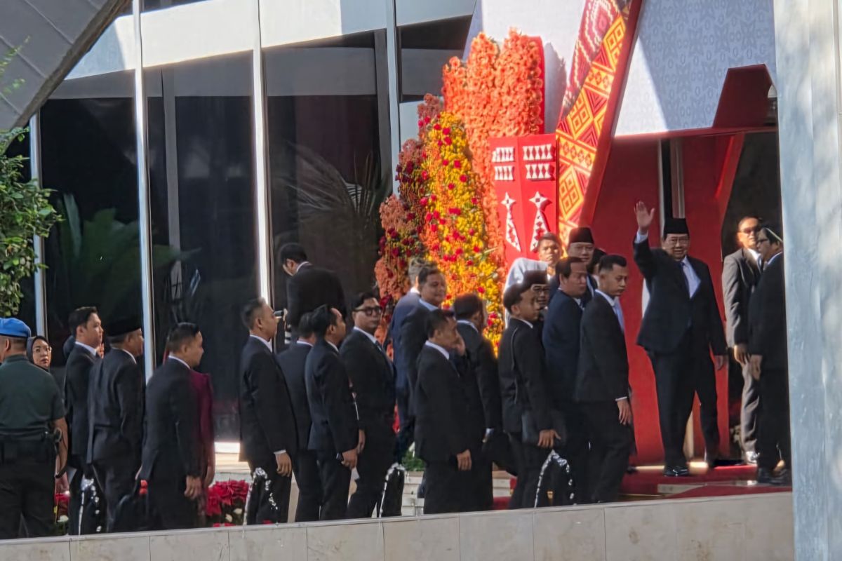 Red and White Cabinet ministers attend Annual Session of MPR