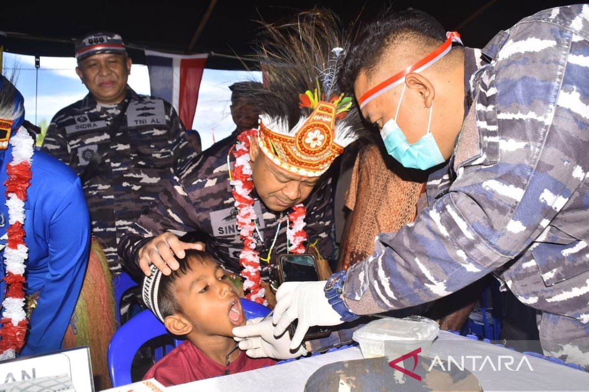 Koarmada III dan Pemkab Sorong layani pengobatan gratis bagi masyarakat