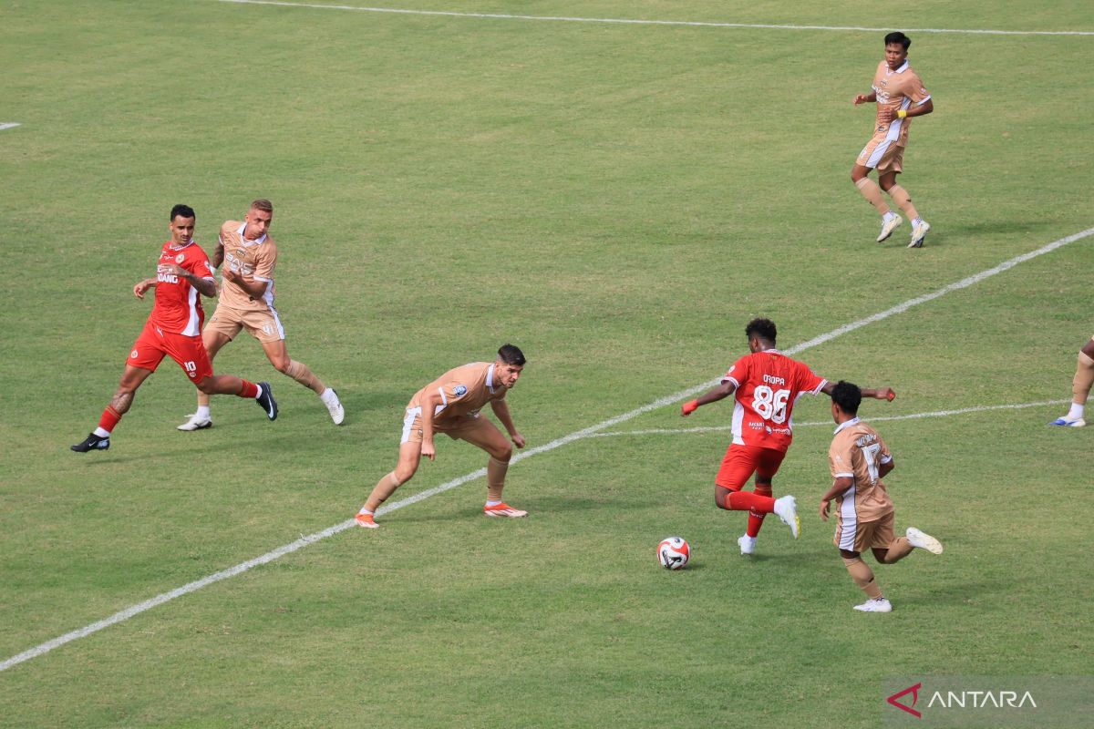 Wasit anulir gol Semen Padang FC saat jamu Dewa United