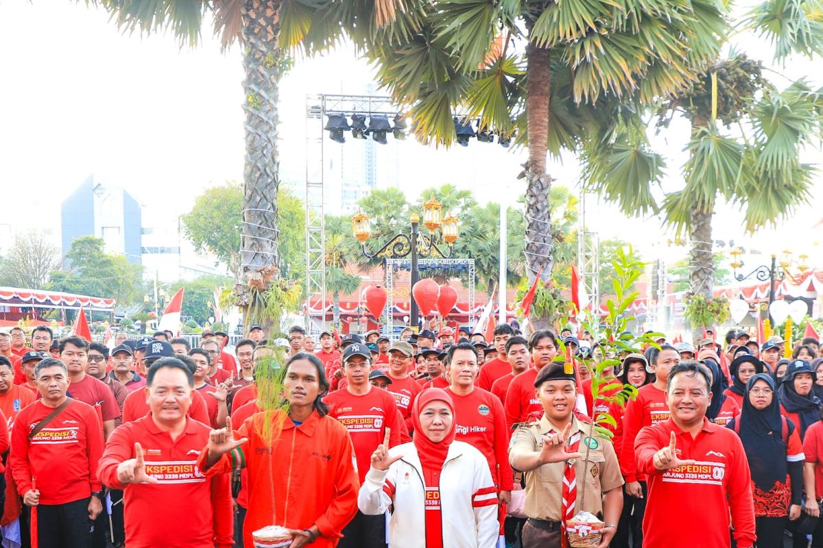Khofifah ajak rawat nasionalisme lewat bendera dan konservasi alam