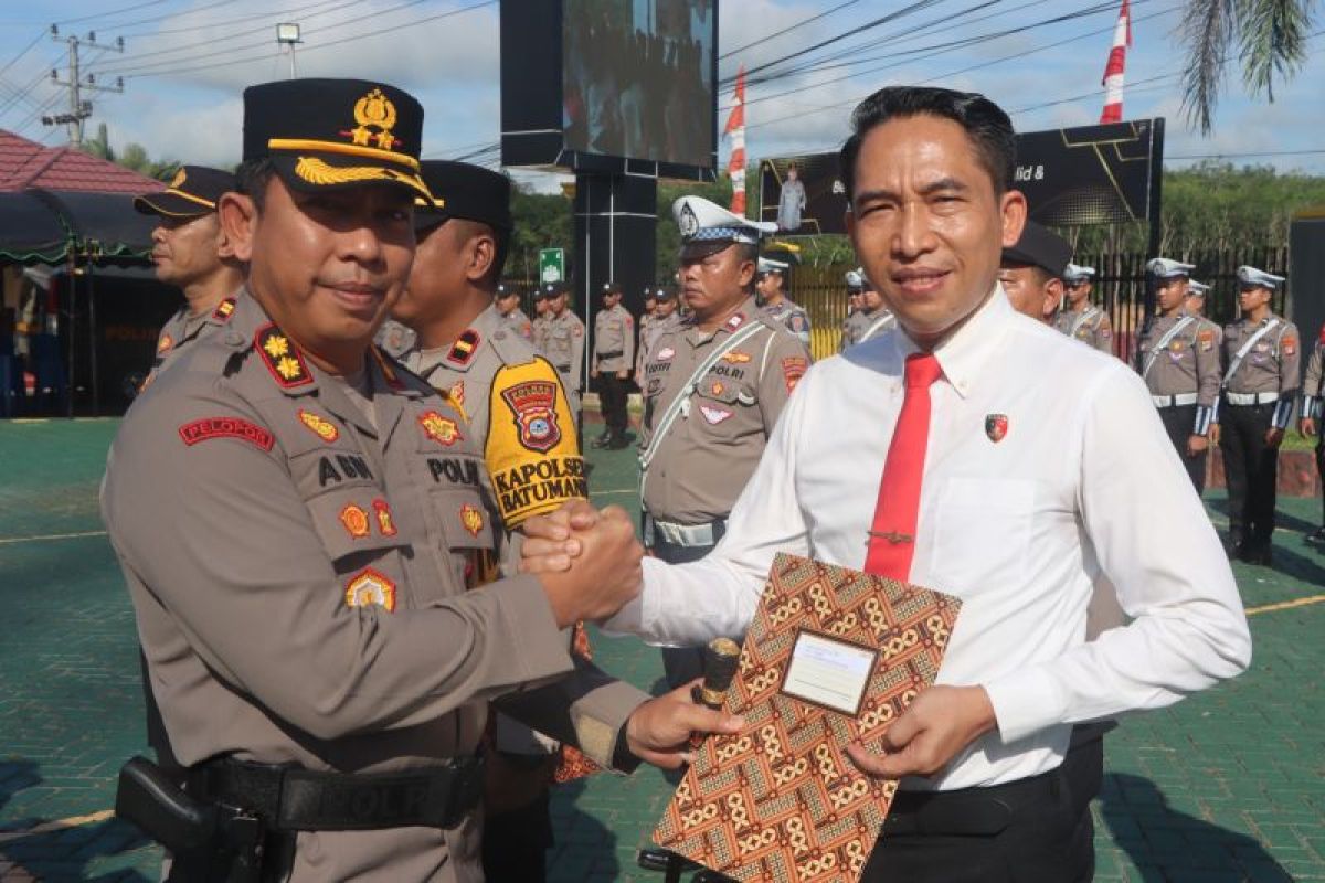 Puluhan personel Polres Balangan diganjar penghargaan