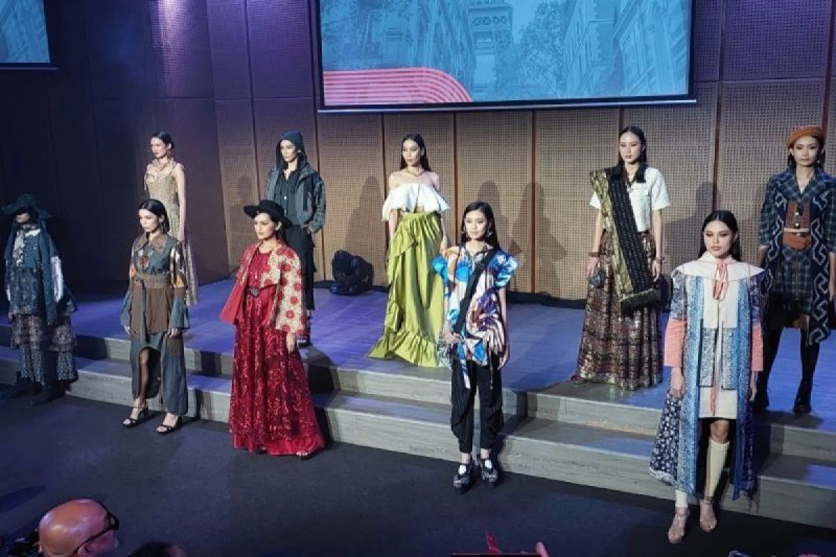 IFC Angkat Wastra ke Panggung Dunia Lewat Front Row Paris 2025