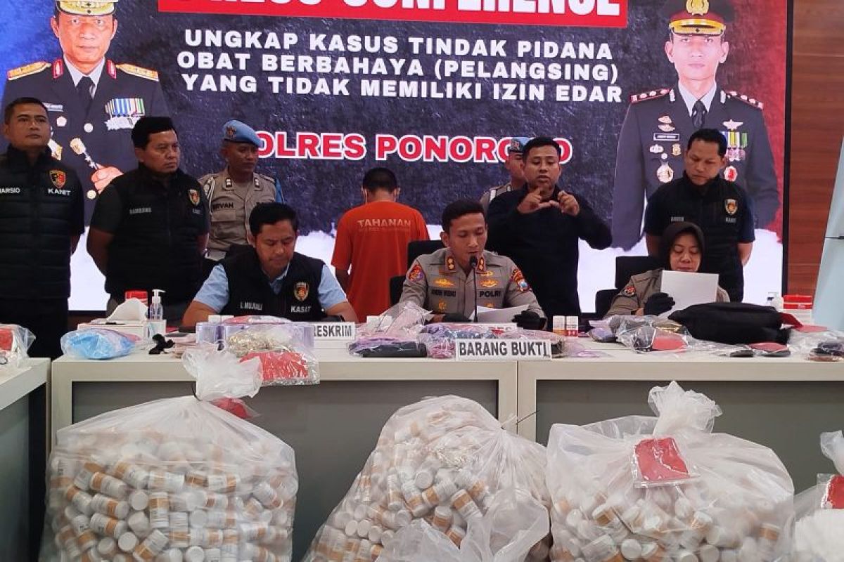 Polres Ponorogo gerebek produksi obat penggemuk dan pelangsing ilegal