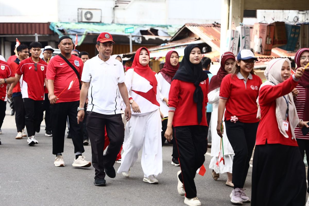 Semarak HUT ke-80 RI, Diskominfo Pontianak gelar jalan santai dan lomba tradisional